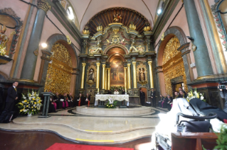 1-Viaje apostólico a Perú: Rezo de la hora tercia con religiosas de vida contemplativa
