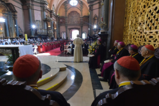 11-Viaje apostólico a Perú: Rezo de la hora tercia con religiosas de vida contemplativa