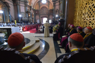 11-Voyage apostolique au P&#xe9;rou : Prière du milieu du jour avec les religieuses contemplatives