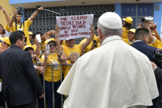 2-Voyage apostolique au P&#xe9;rou : Rencontre avec les prêtres, les religieux, religieuses et les séminaristes