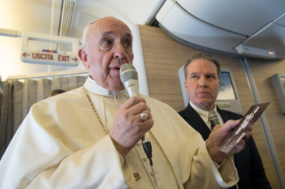 0-Apostolic Journey to Chile and Peru: Greeting to journalists on the flight to Chile