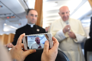 1-Pellegrinaggio Ecumenico a Ginevra: Saluto ai giornalisti sul volo di andata