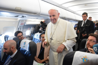 2-Pellegrinaggio Ecumenico a Ginevra: Saluto ai giornalisti sul volo di andata