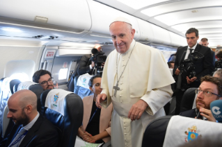 2-Ecumenical Pilgrimage to Geneva: Greeting to journalists on the flight to Geneva 