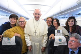 4-Pellegrinaggio Ecumenico a Ginevra: Saluto ai giornalisti sul volo di andata