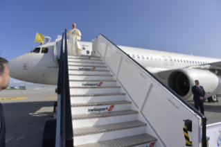 1-Apostolic Visit to Ireland: Greeting to journalists on the flight to Ireland