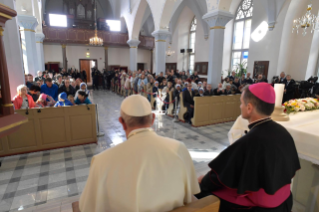 5-Apostolische Reise nach Estland: Begegnung mit Menschen, die in karitativen Einrichtungen der Kirche betreut werden 