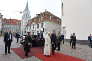 2-Viaje apost&#xf3;lico a Letonia: Encuentro con las autoridades, la sociedad civil y el Cuerpo Diplom&#xe1;tico