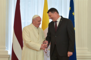 6-Apostolische Reise nach Lettland: Begegnung mit den Vertretern der Regierung, der Zivilgesellschaft und dem Diplomatischen Korps