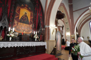 1-Viagem Apost&#xf3;lica &#xe0; Let&#xf4;nia: Visita &#xe0; Catedral Cat&#xf3;lica de S&#xe3;o Tiago