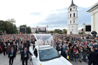 3-Viaje apost&#xf3;lico a Lituania: Encuentro con los j&#xf3;venes