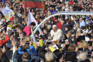 3-Apostolic Journey to Lithuania: Holy Mass  