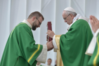 12-Apostolic Journey to Lithuania: Holy Mass  