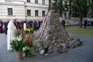 27-Apostolische Reise nach Litauen: Gebet im Museum f&#xfc;r Genozid-Opfer (KGB-Museum)