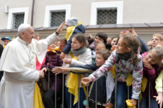 3-Viaggio Apostolico in Lituania: Visita al Santuario Mater Misericordiae