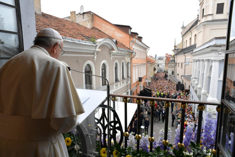 6-Viaggio Apostolico in Lituania: Visita al Santuario Mater Misericordiae
