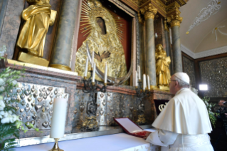 13-Voyage apostolique en Lituanie : Visite au sanctuaire Mater Misericordiae