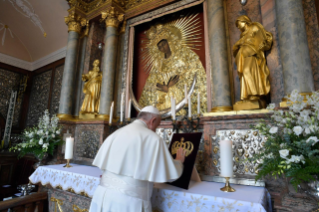 17-Voyage apostolique en Lituanie : Visite au sanctuaire Mater Misericordiae