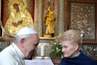 12-Viaggio Apostolico in Lituania: Visita al Santuario Mater Misericordiae