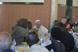 11-Almoço do Santo Padre na Missão Esperança e Caridade  (Frei Biagio Conte)