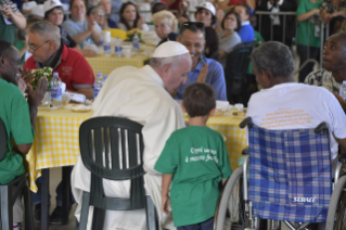 24-Pranzo alla Missione di Speranza e Carità (Fra' Biagio Conte)