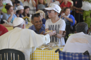 18-Pranzo alla Missione di Speranza e Carità (Fra' Biagio Conte)