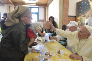 21-Pranzo alla Missione di Speranza e Carità (Fra' Biagio Conte)