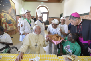 23-Pranzo alla Missione di Speranza e Carità (Fra' Biagio Conte)