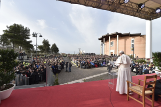 3-Visita pastoral a Pietrelcina: Encuentro con los fieles