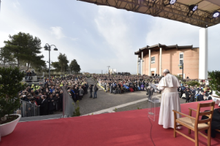 3-Pastoralbesuch in Pietrelcina: Begegnung mit den Gläubigen