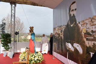 10-Visita pastoral a Pietrelcina: Encuentro con los fieles