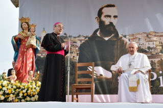 13-Visita pastoral a Pietrelcina: Encuentro con los fieles