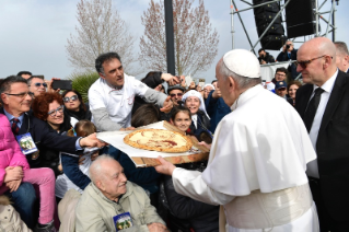 16-Pastoralbesuch in Pietrelcina: Begegnung mit den Gläubigen