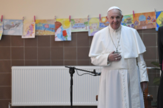0-Viaggio Apostolico in Bulgaria: Visita del Santo Padre al Centro Profughi “Vrazhdebna”