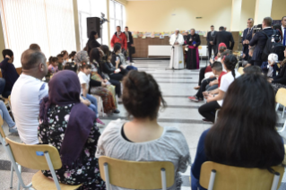 1-Viaje apost&#xf3;lico a Bulgaria: Visita al campo de refugiados de Vrazhdebna