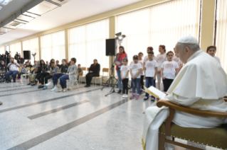 10-Viagem Apostólica à Bulgária: Visita ao campo de refugiados “Vrazhdebna”