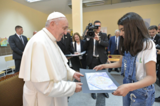14-Viaggio Apostolico in Bulgaria: Visita del Santo Padre al Centro Profughi “Vrazhdebna”