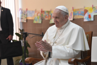 19-Viaggio Apostolico in Bulgaria: Visita del Santo Padre al Centro Profughi “Vrazhdebna”