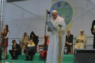 9-Apostolic Journey to Bulgaria: Prayer for Peace presided at by the Holy Father in the presence of Leaders of the various Religious Confessions in Bulgaria 