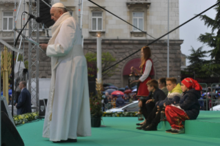 12-Apostolic Journey to Bulgaria: Prayer for Peace presided at by the Holy Father in the presence of Leaders of the various Religious Confessions in Bulgaria 