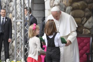 5-Apostolische Reise nach Nordmazedonien: Besuch des Mutter-Teresa-Gedenkhauses im Beisein anderer Religionsführer und Treffen mit den Armen 