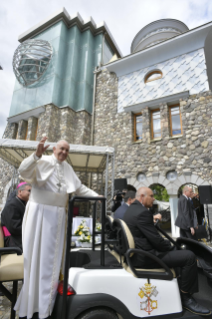 6-Viaggio Apostolico in Macedonia del Nord: Visita al Memoriale Madre Teresa alla presenza dei leader religiosi e incontro con i poveri