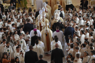 5-Viaje apostólico a Bulgaria: Santa Misa con celebración de primeras comuniones