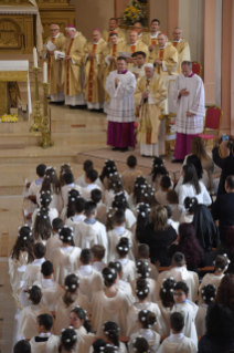 1-Viaggio Apostolico in Bulgaria: Santa Messa con le prime Comunioni  