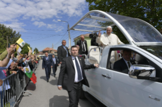 10-Viaggio Apostolico in Bulgaria: Santa Messa con le prime Comunioni  
