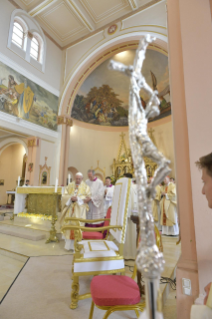 15-Viaje apostólico a Bulgaria: Santa Misa con celebración de primeras comuniones