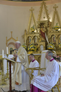 21-Viaje apostólico a Bulgaria: Santa Misa con celebración de primeras comuniones