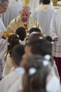 25-Apostolic Journey to Bulgaria: Holy Mass with First Communions 