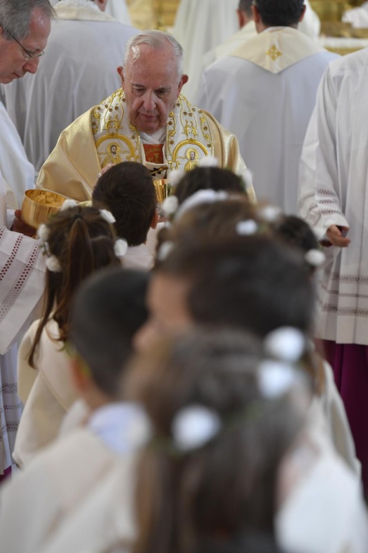 25-Viaggio Apostolico in Bulgaria: Santa Messa con le prime Comunioni  