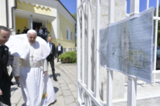 34-Apostolic Journey to Bulgaria: Holy Mass with First Communions 